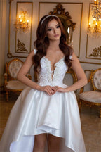 Vestido de novia blanco de encaje satinado con escote en V alto y bajo