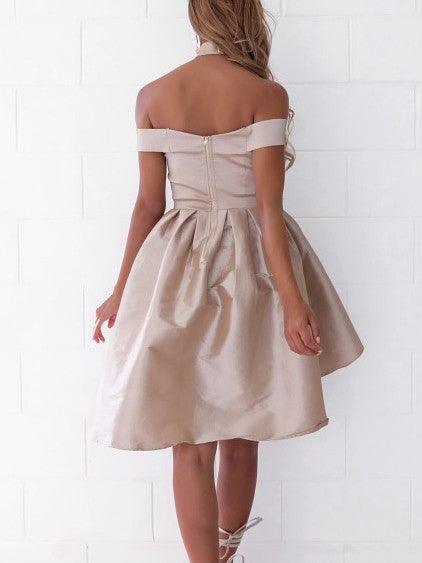 Vestido de fiesta de satén plisado con hombros descubiertos y corte alto bajo PG182