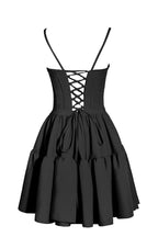 Mabel | Vestido de fiesta con cordones y volantes en forma de A