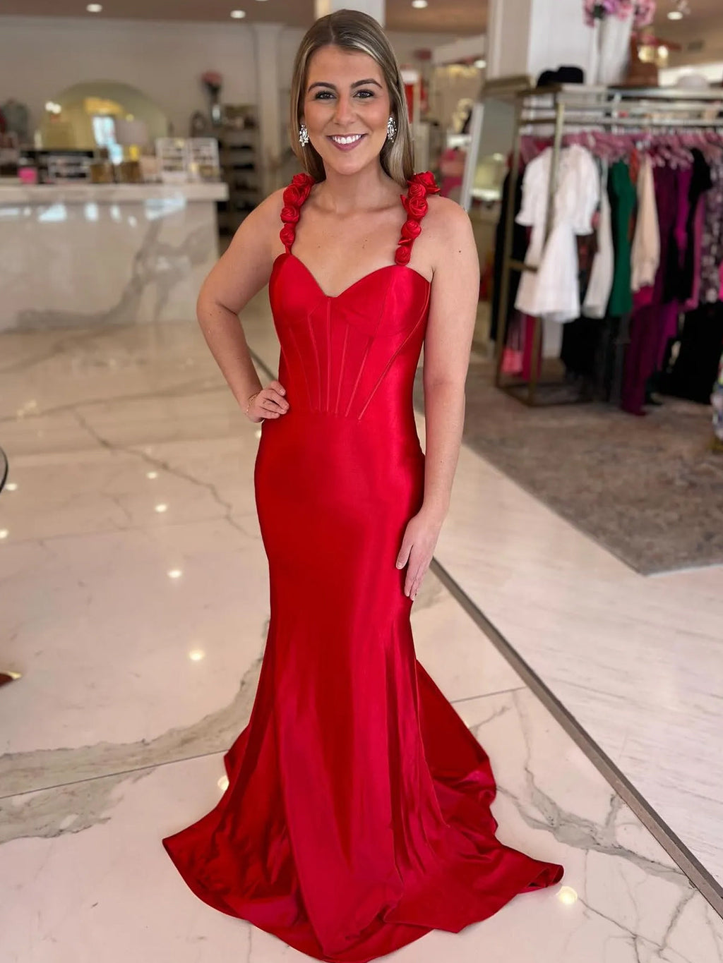 Perséfone | Vestido de fiesta largo de satén estilo sirena con tirantes florales en rosa intenso