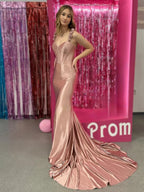 Perséfone | Vestido de fiesta largo de satén estilo sirena con tirantes florales en rosa intenso