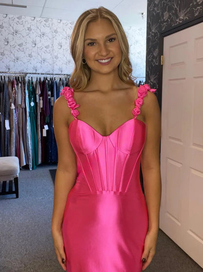 Persephone | Heißrosa Meerjungfrau-Ballkleid aus Satin mit Blumenmuster und Trägern
