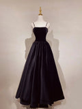 Elegante vestido de fiesta largo con tirantes finos, sin mangas y espalda descubierta con cuentas