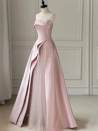 Ärmelloses, bodenlanges Abendkleid aus Satin in A-Linie mit Schlitz und trägerlosem Tüll