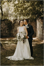 Vestido de novia de corte A con escote halter, ilusión y encaje, con cola larga WD540