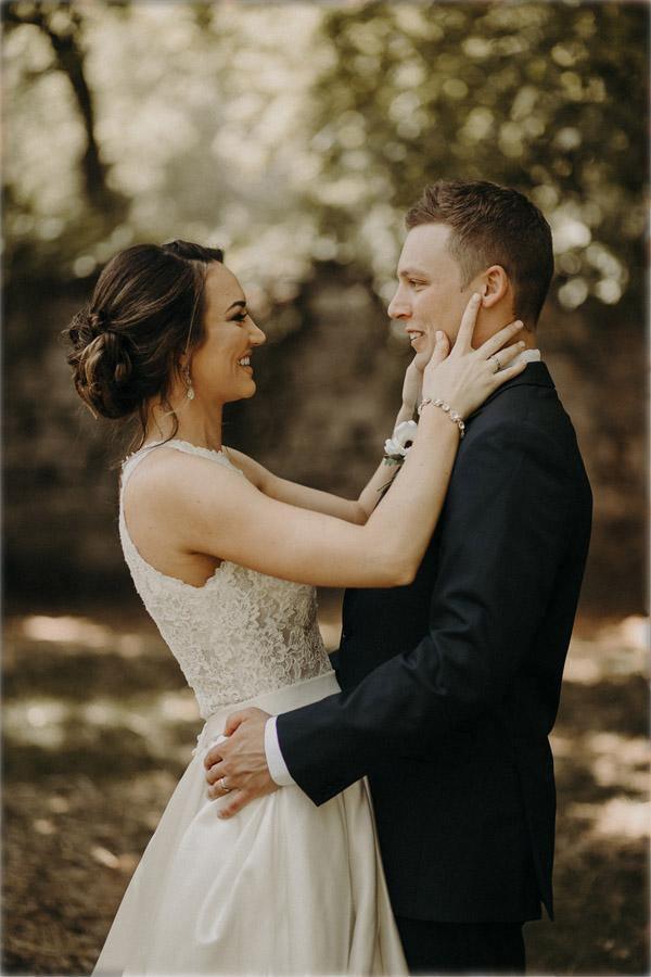 Vestido de novia de corte A con escote halter, ilusión y encaje, con cola larga WD540