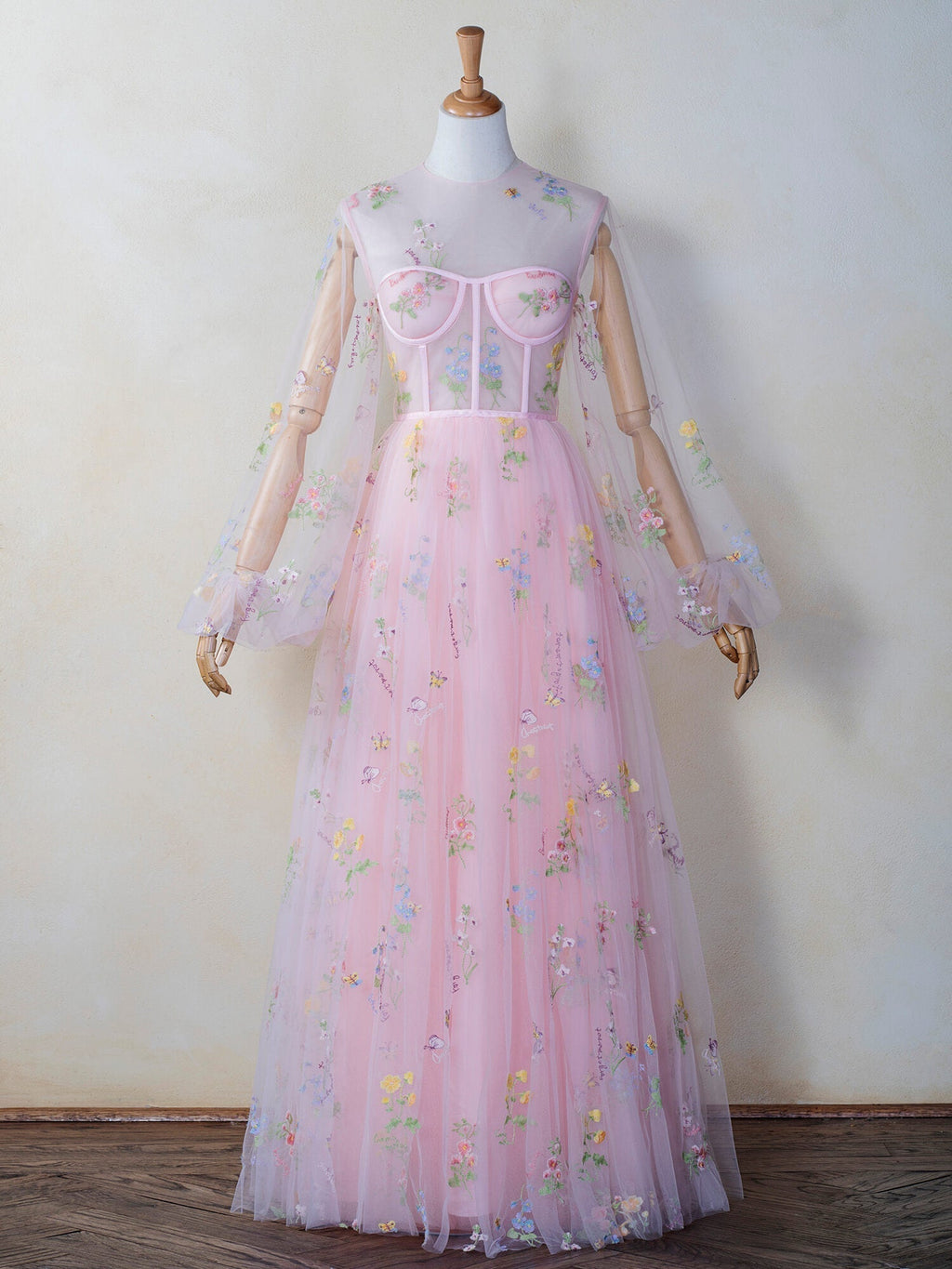 Vestido de fiesta de tul rosa hasta el suelo con cuello ilusión
