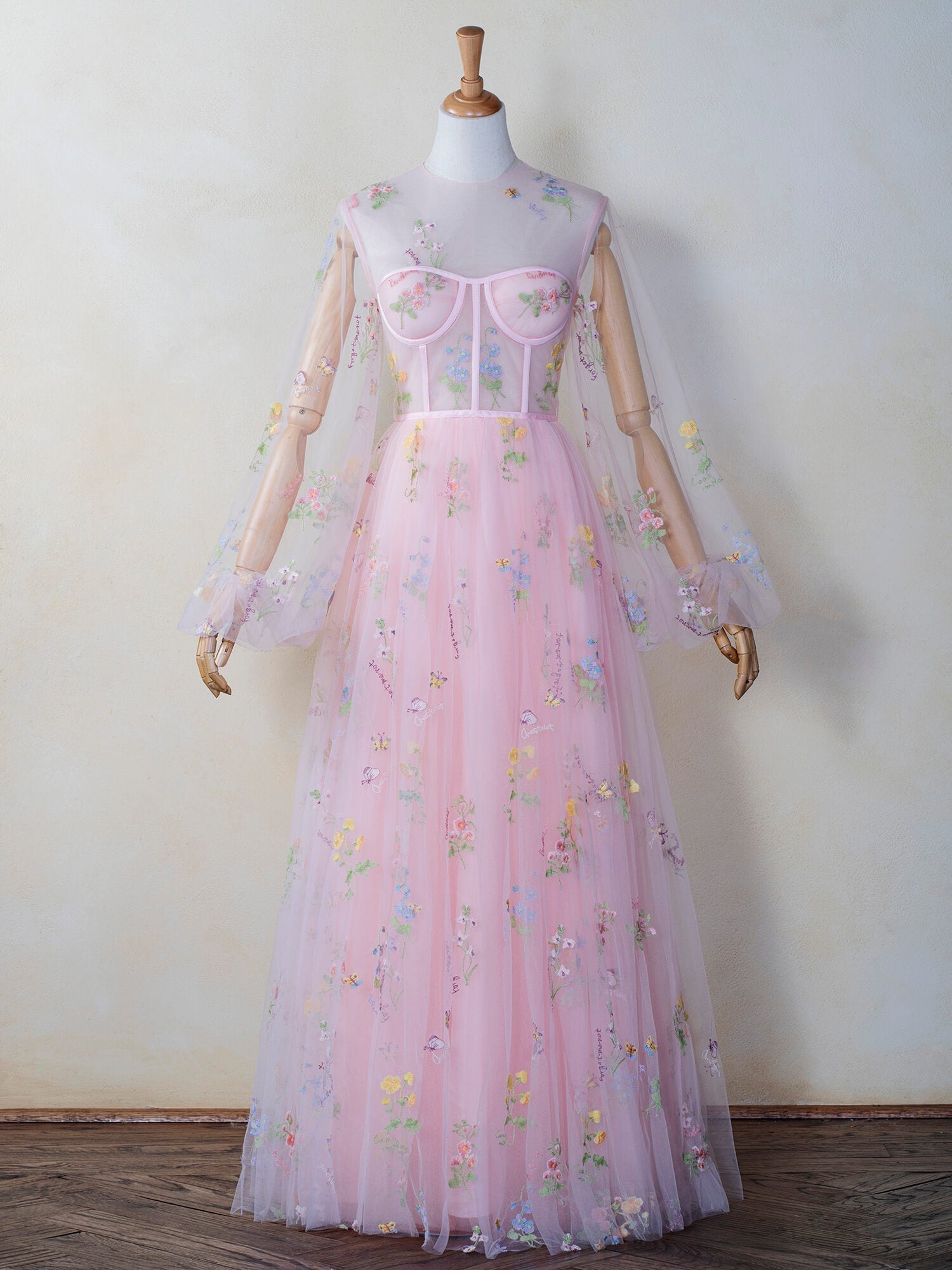 Vestido de fiesta de tul rosa hasta el suelo con cuello ilusión