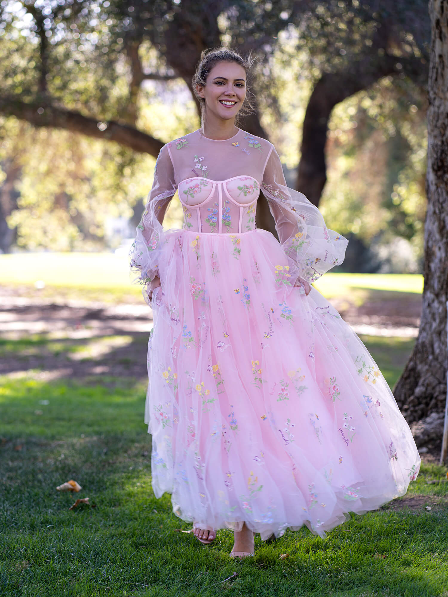 Vestido de fiesta de tul rosa hasta el suelo con cuello ilusión