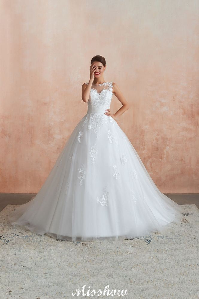Weißes Brautkleid mit Illusionsausschnitt und ärmellosen Spitzenapplikationen online