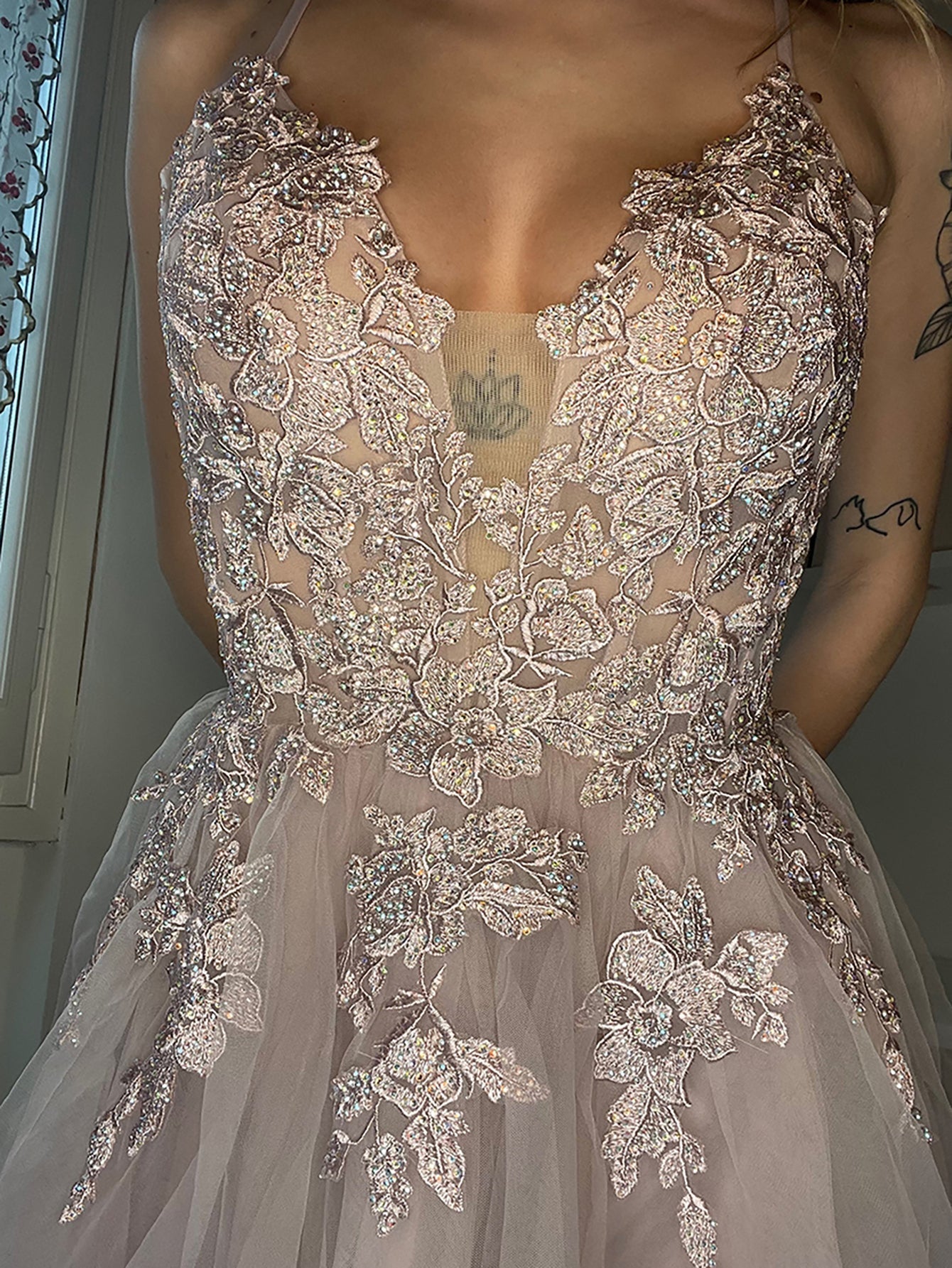 Anya | Kurzes A-Linien-Heimkehrkleid aus Tüll mit Applikationen in Blush