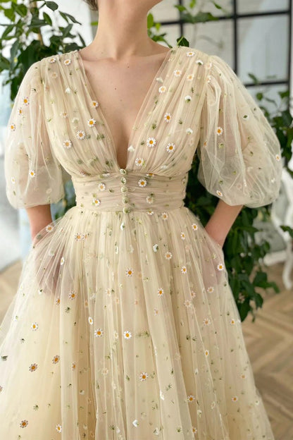 Elliott | A-Linie V-Ausschnitt Meer aus Gänseblümchen Kleid Verlobung Knöchellang Halbarm Hoher Hals Tüll mit Knöpfen Falten