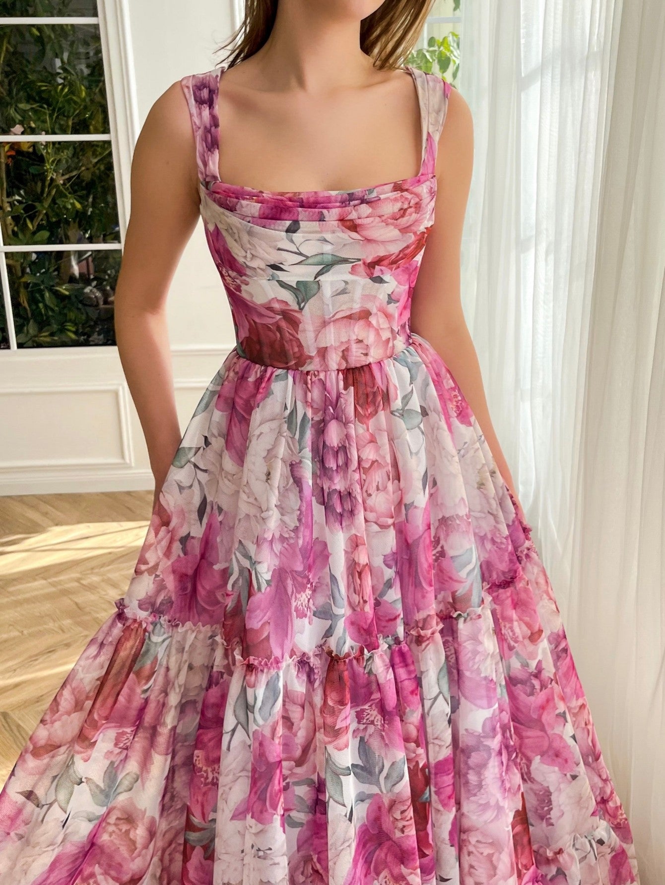 Langes rosa Ballkleid in A-Linie mit Blumenmuster 