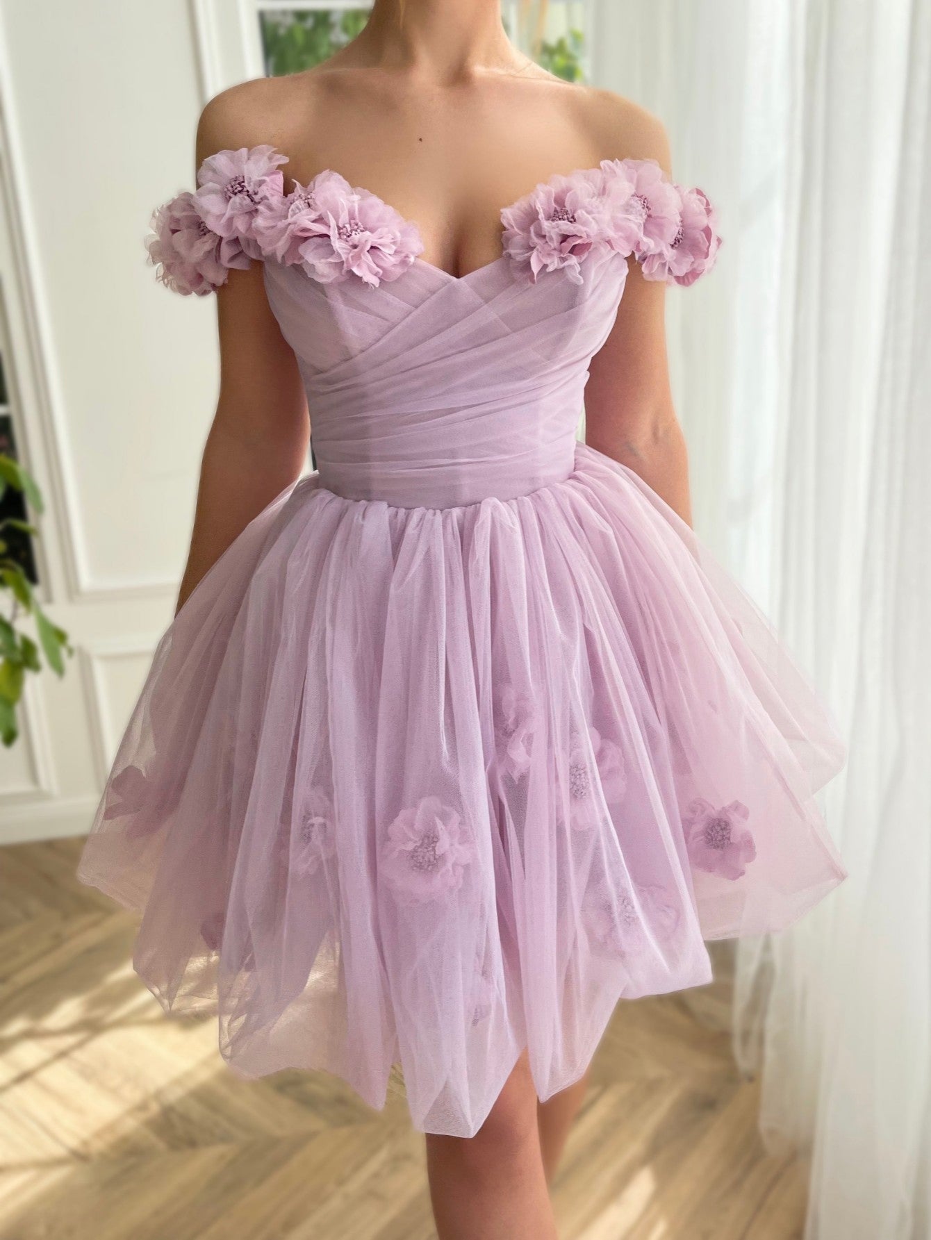 Rubí | Vestido de fiesta corto de tul sin tirantes y corsé color lila