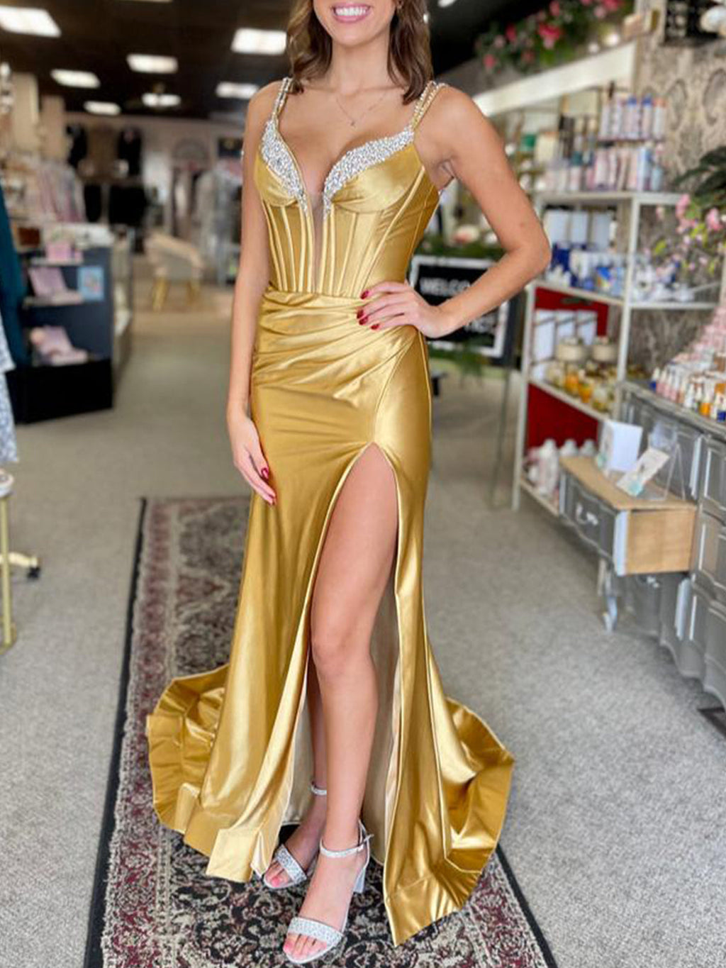 Ingris | Vestidos de fiesta largos de satén con escote en V y sirena fucsia con cuentas