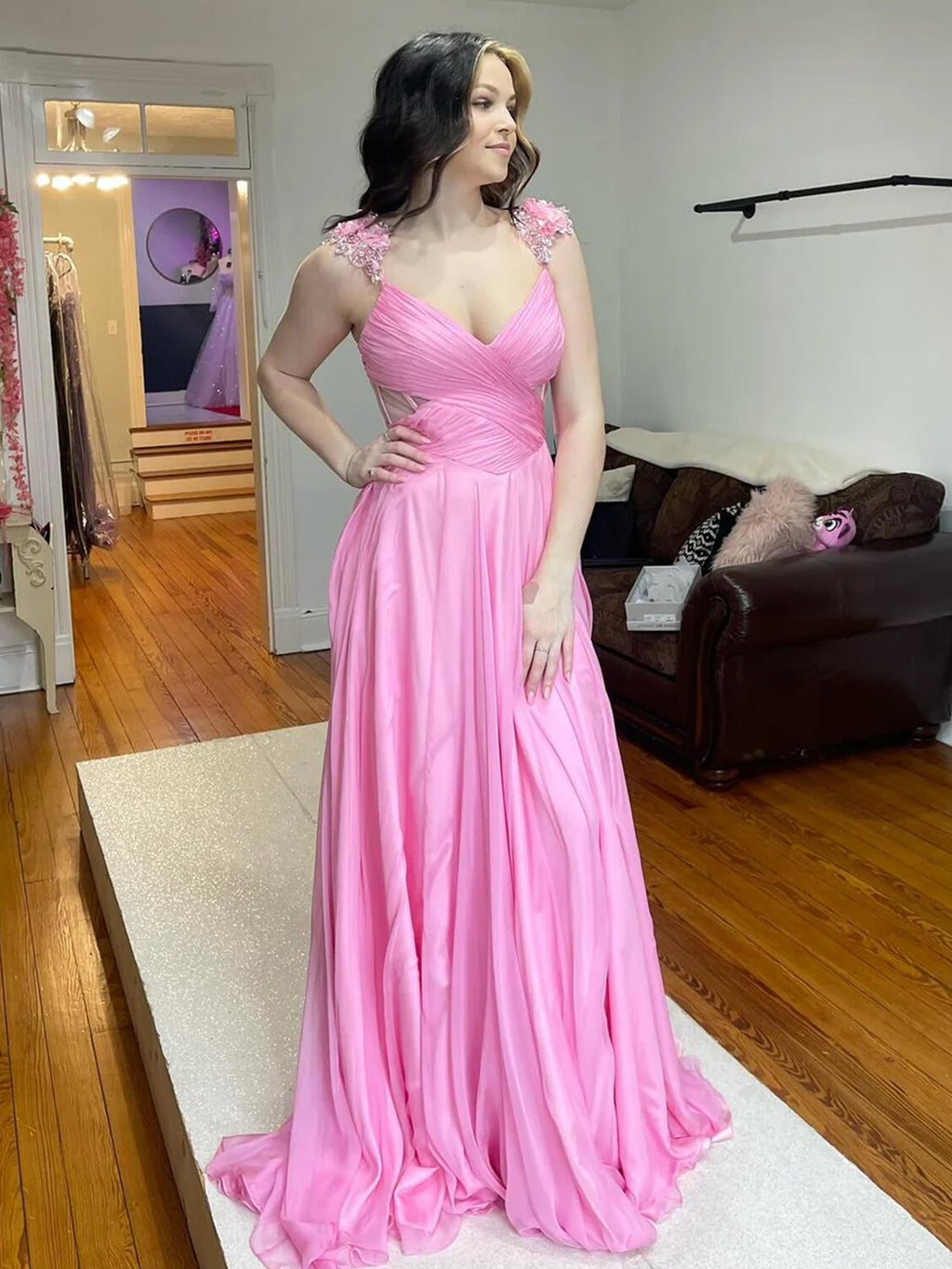 Iona | Vestido de fiesta largo de gasa plisada rosa con corte en A