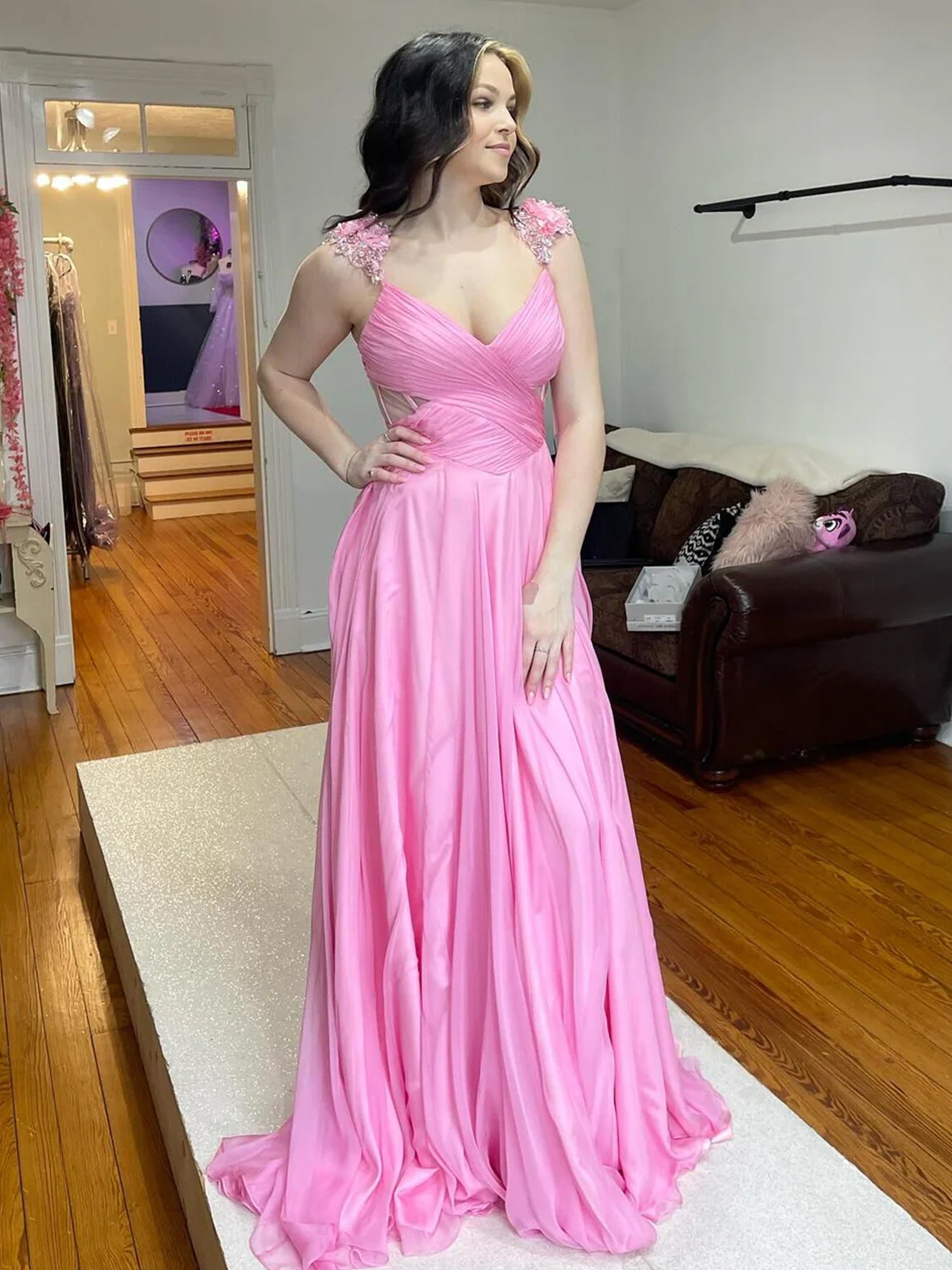 Iona | Vestido de fiesta largo de gasa plisada rosa con corte en A