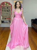 Iona | Vestido de fiesta largo de gasa plisada rosa con corte en A