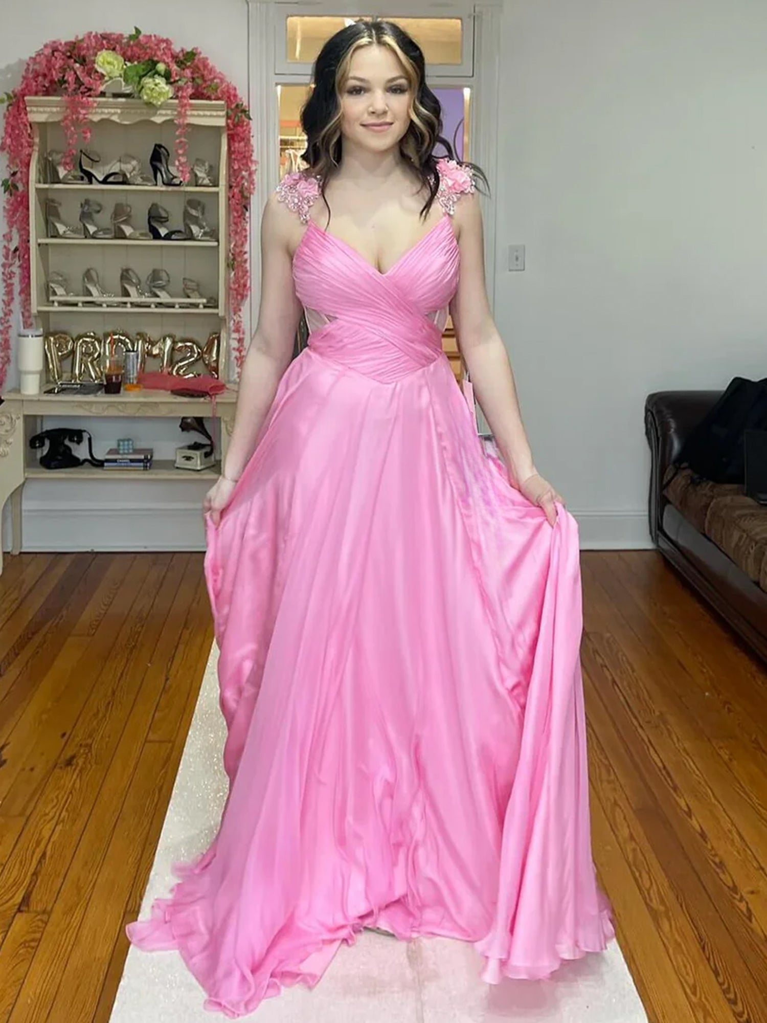 Iona | Vestido de fiesta largo de gasa plisada rosa con corte en A