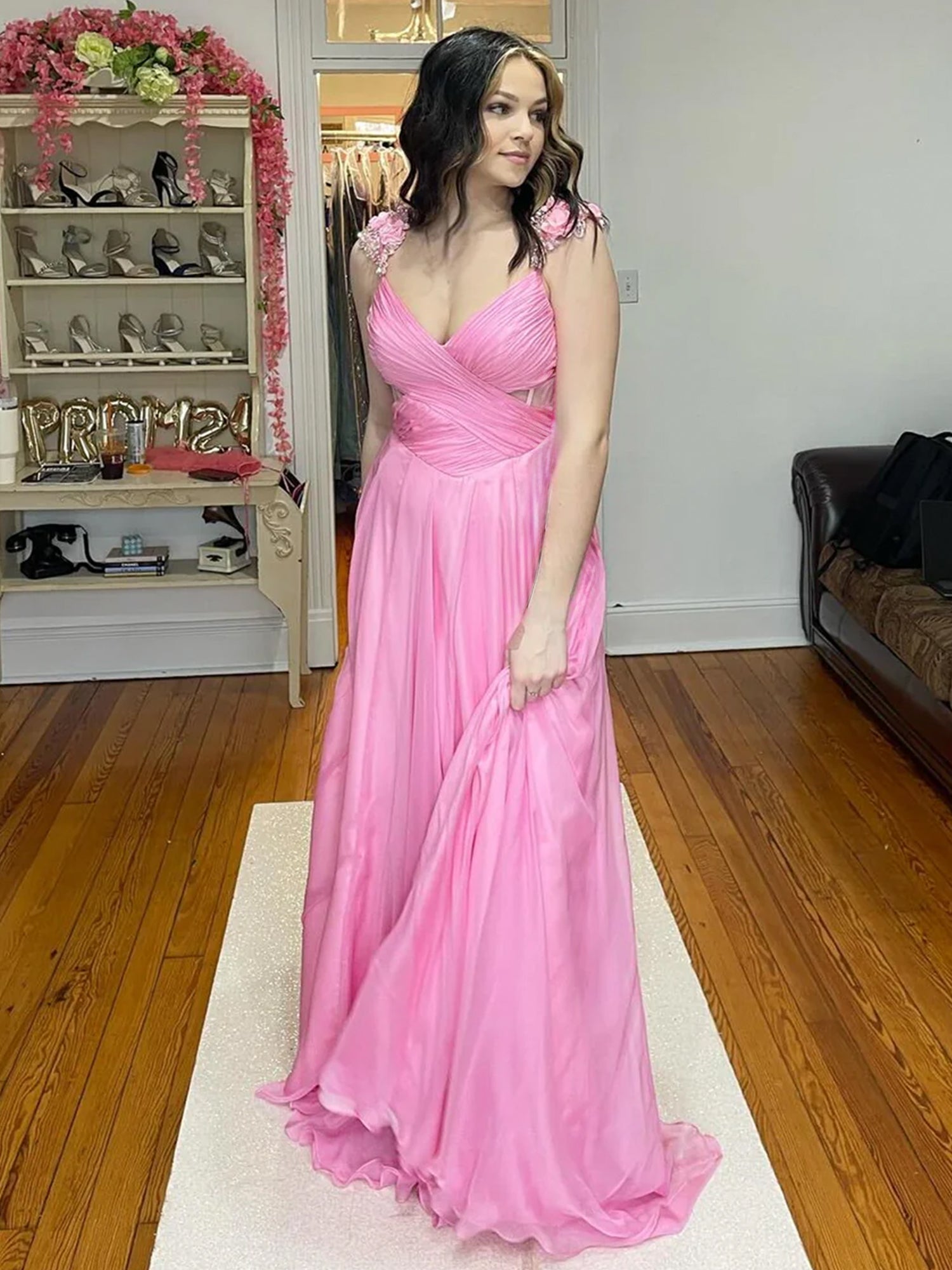 Iona | Vestido de fiesta largo de gasa plisada rosa con corte en A