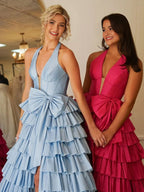Iridium | Vestido de fiesta largo de satén azul con volantes, corte A y cuello halter, abertura