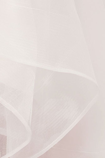 Vestidos de novia color marfil con escote en forma de corazón, corte A, corte alto-bajo, tul espagueti y volantes