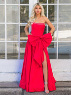 Jhenee | Trendiges rotes trägerloses A-Linien-Satin-Ballkleid mit Korsett und Schleife