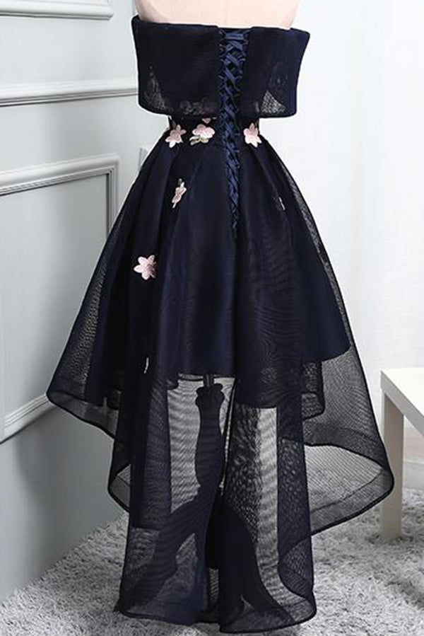 Elegante vestido de fiesta azul marino con apliques, corte A, hombros descubiertos, encaje y corte alto bajo 