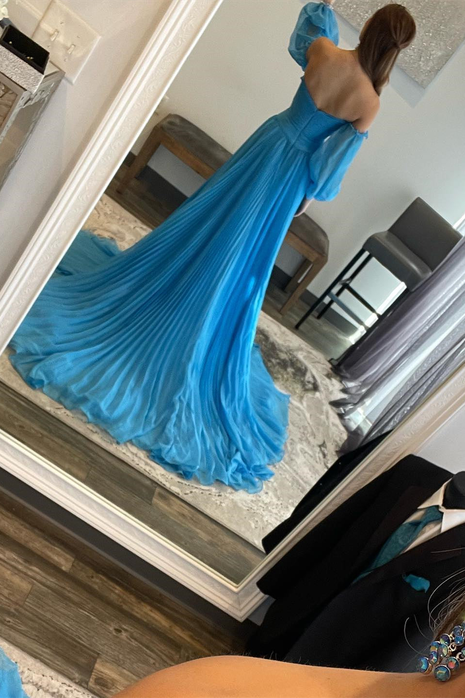 Ana | Trägerloses A-Linien-Ballkleid mit Ärmeln und Strasssteinen in Jägergrün