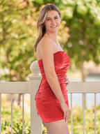 Juliana | Vestidos de fiesta de terciopelo azul rey, ajustados y sin tirantes
