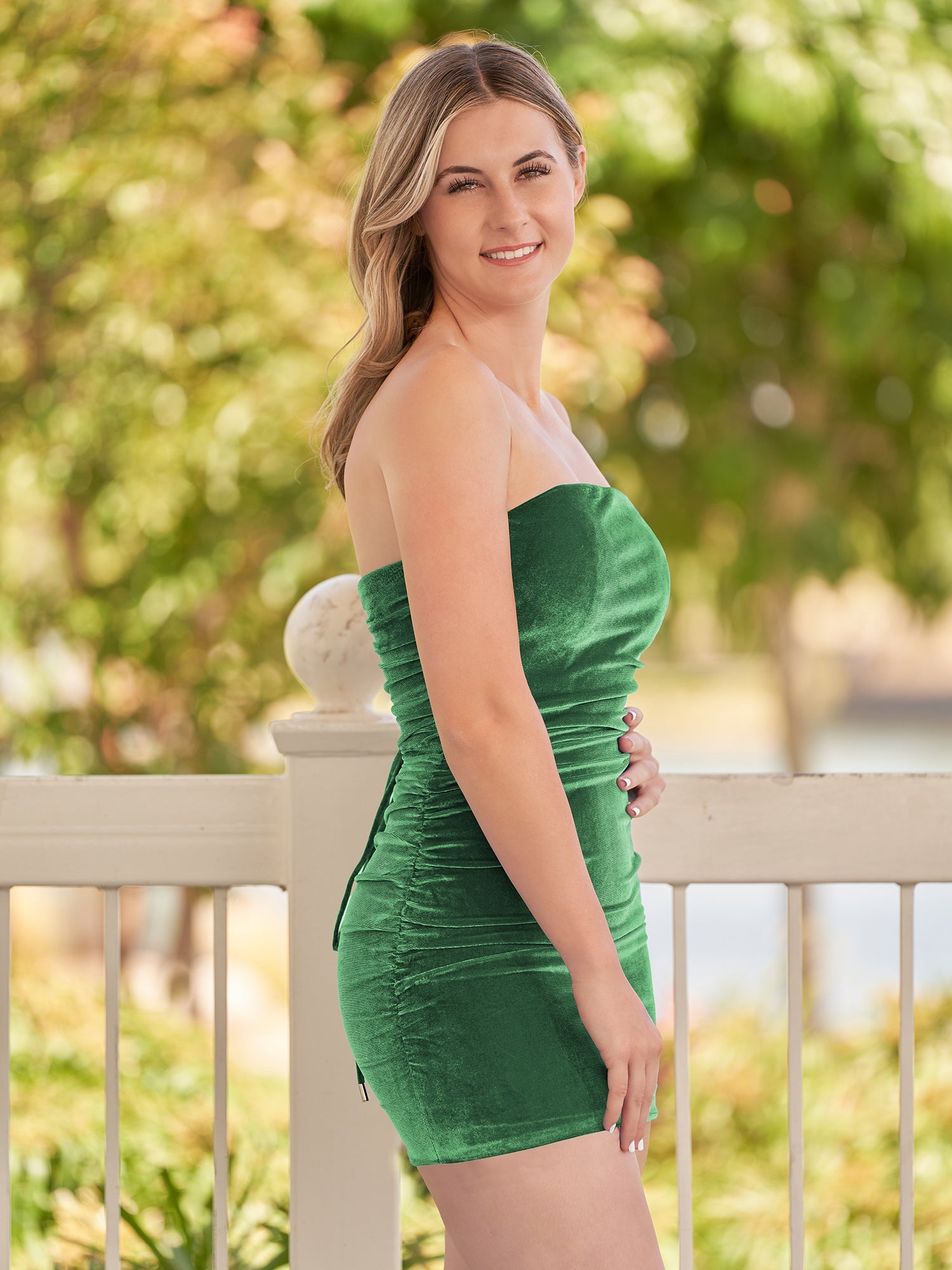 Juliana | Vestidos de fiesta de terciopelo azul rey, ajustados y sin tirantes