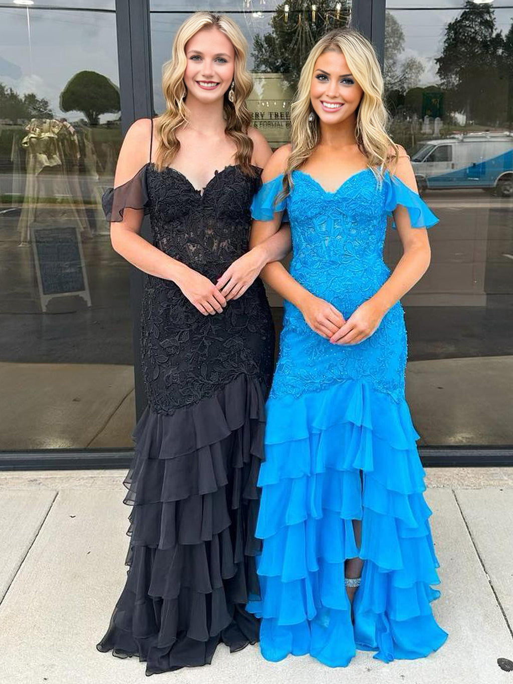 Kalel | Vestido de fiesta con volantes y encaje rojo con mangas frías de sirena
