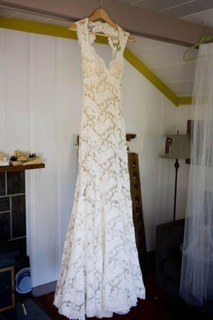 Bodenlanges Etui-Brautkleid aus Spitze mit Schlüsselloch-Rücken WD095