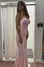 Kimia | Precioso vestido de fiesta largo de satén rosa con escote redondo y corte sirena