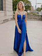 Kimia | Vestido largo formal de gasa plisada azul rey con tirantes en A y lazo en la espalda