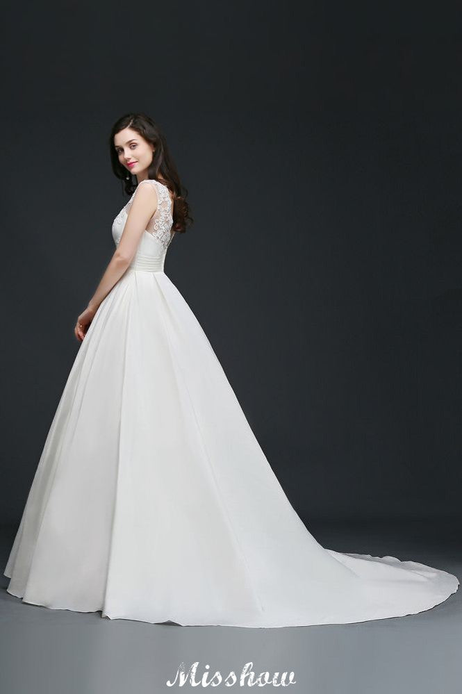 Vestido de novia delicado con encaje, corte A y joya