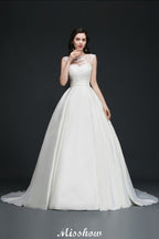 Vestido de novia delicado con encaje, corte A y joya