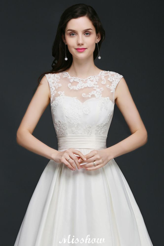 Vestido de novia delicado con encaje, corte A y joya