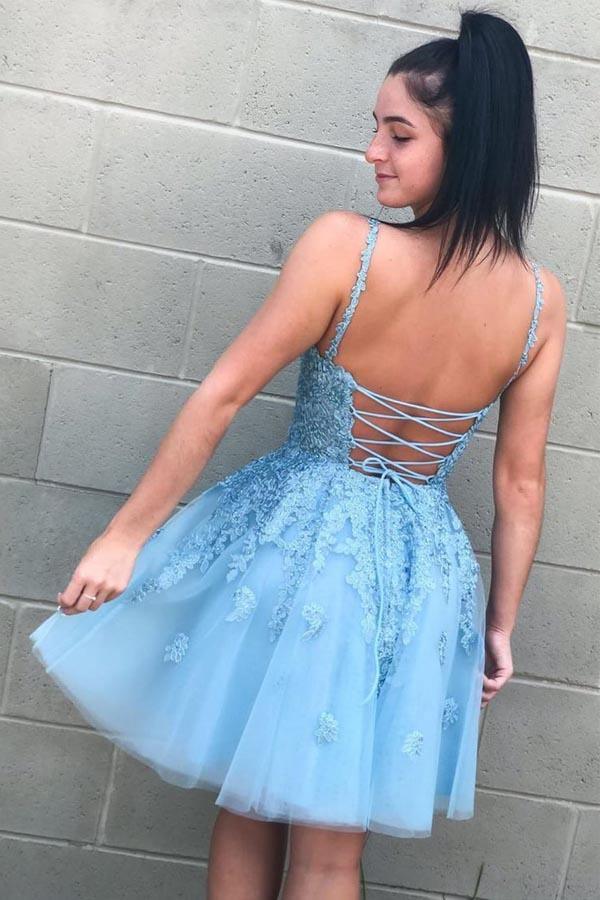 Vestido corto azul cielo con cordones y apliques de encaje para la fiesta de bienvenida PD332