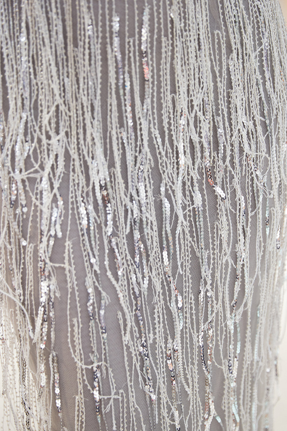 Neuestes langes Meerjungfrau-Abendkleid mit V-Ausschnitt, Perlenbesetztem Fransen-Tüll