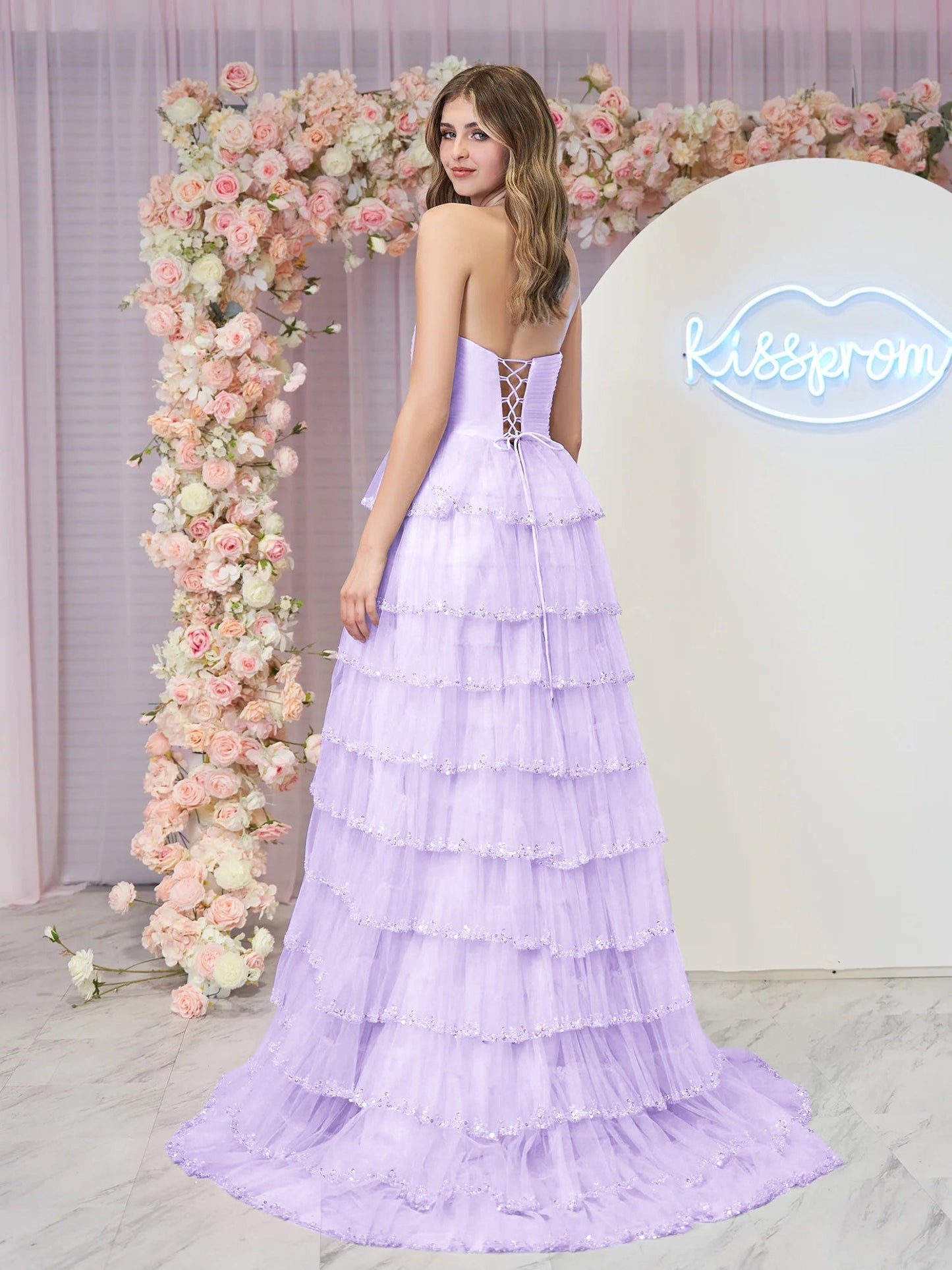 Braelyn | Hellblaues trägerloses Ballkleid aus mehrlagigem Tüll mit Pailletten