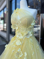 Jayna | Vestido de fiesta largo amarillo claro de un solo hombro con apliques 3D y cuentas, con abertura