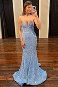 Vestido de fiesta largo con lentejuelas azul claro y corte sirena con escote corazón