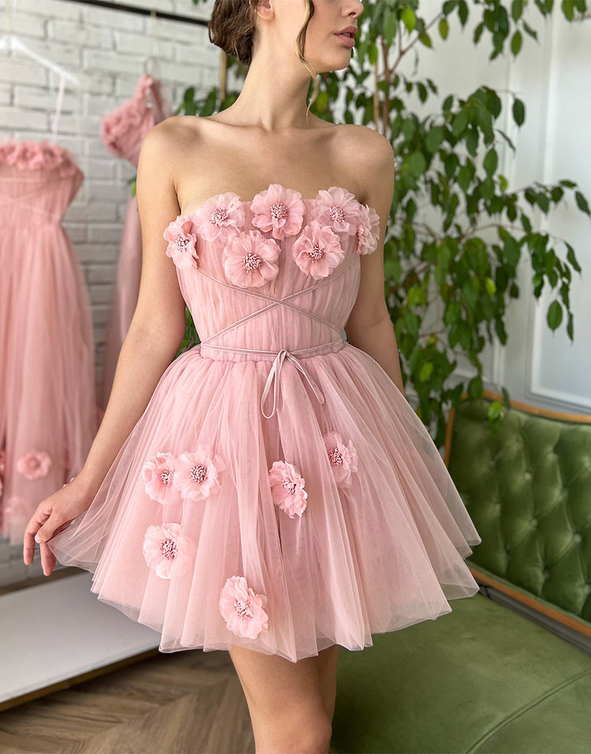 Iris | Kurzes A-Linien-Heimkehrkleid mit handgefertigten Blumen