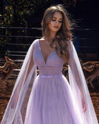 Vestidos de fiesta lila de corte A, escote en V largo, mangas largas y brillo