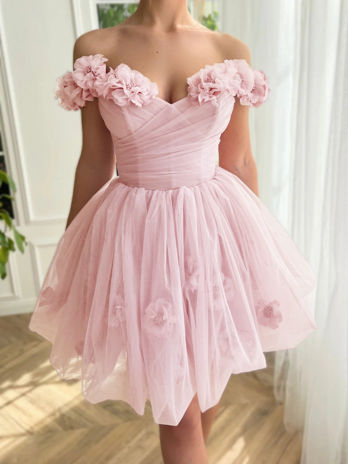 Rubí | Vestido de fiesta corto de tul sin tirantes y corsé color lila