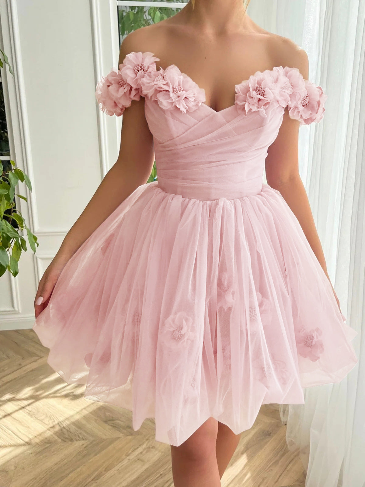 Rubí | Vestido de fiesta corto de tul sin tirantes y corsé color lila