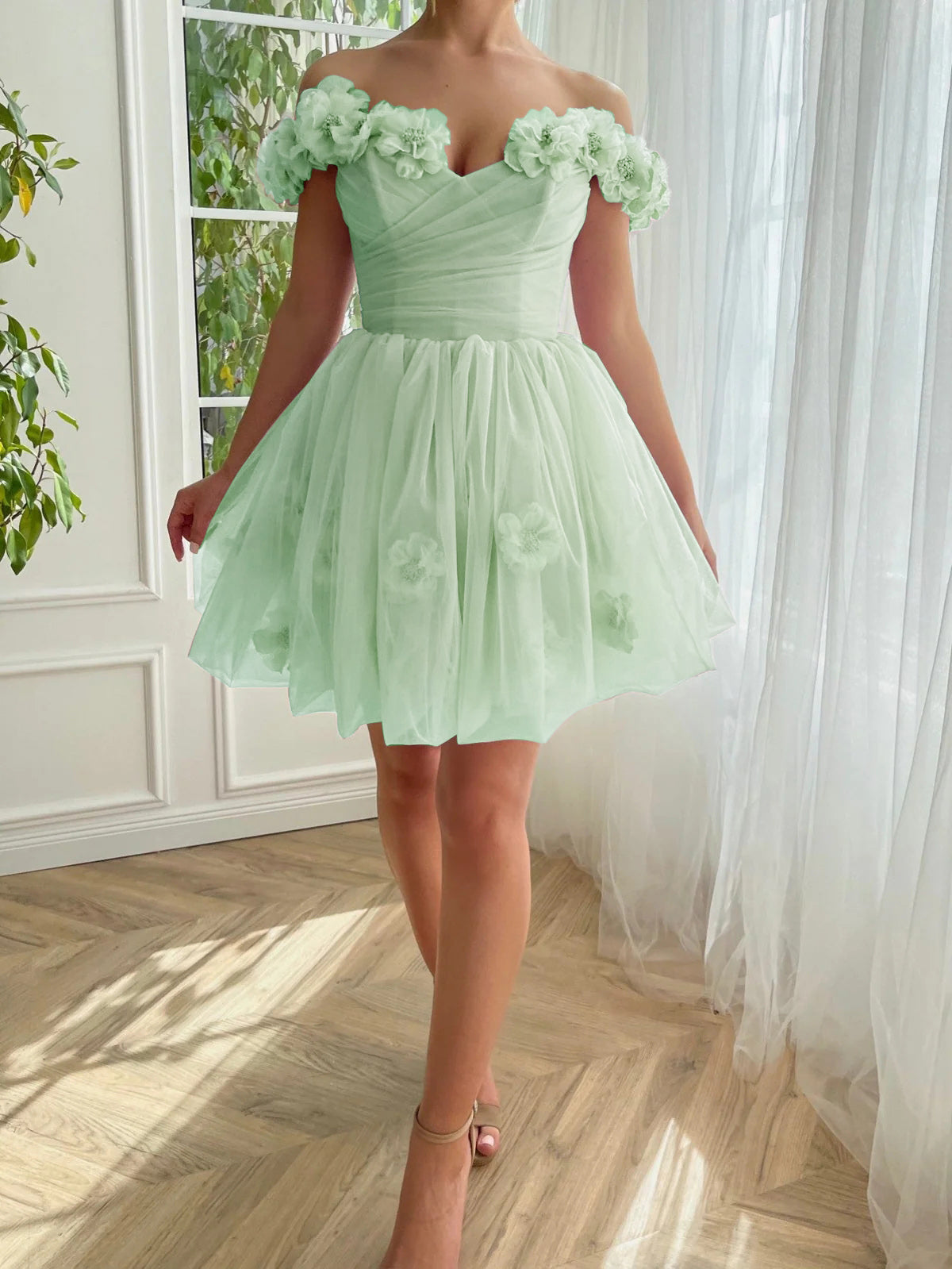Rubí | Vestido de fiesta corto de tul sin tirantes y corsé color lila