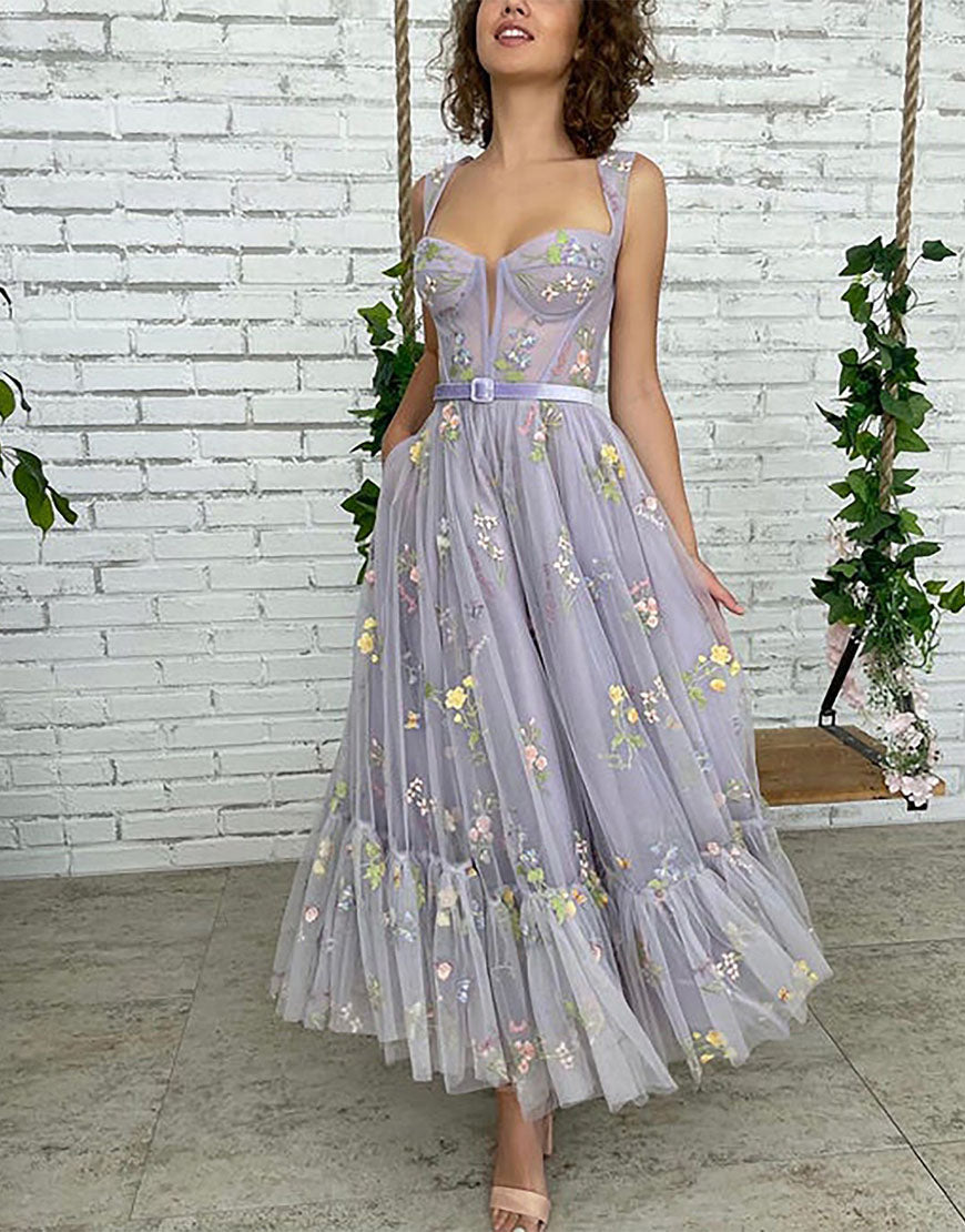 Alicia | A-Linien-Ballkleid aus fliederfarbenem Tüll in Teelänge mit Stickerei