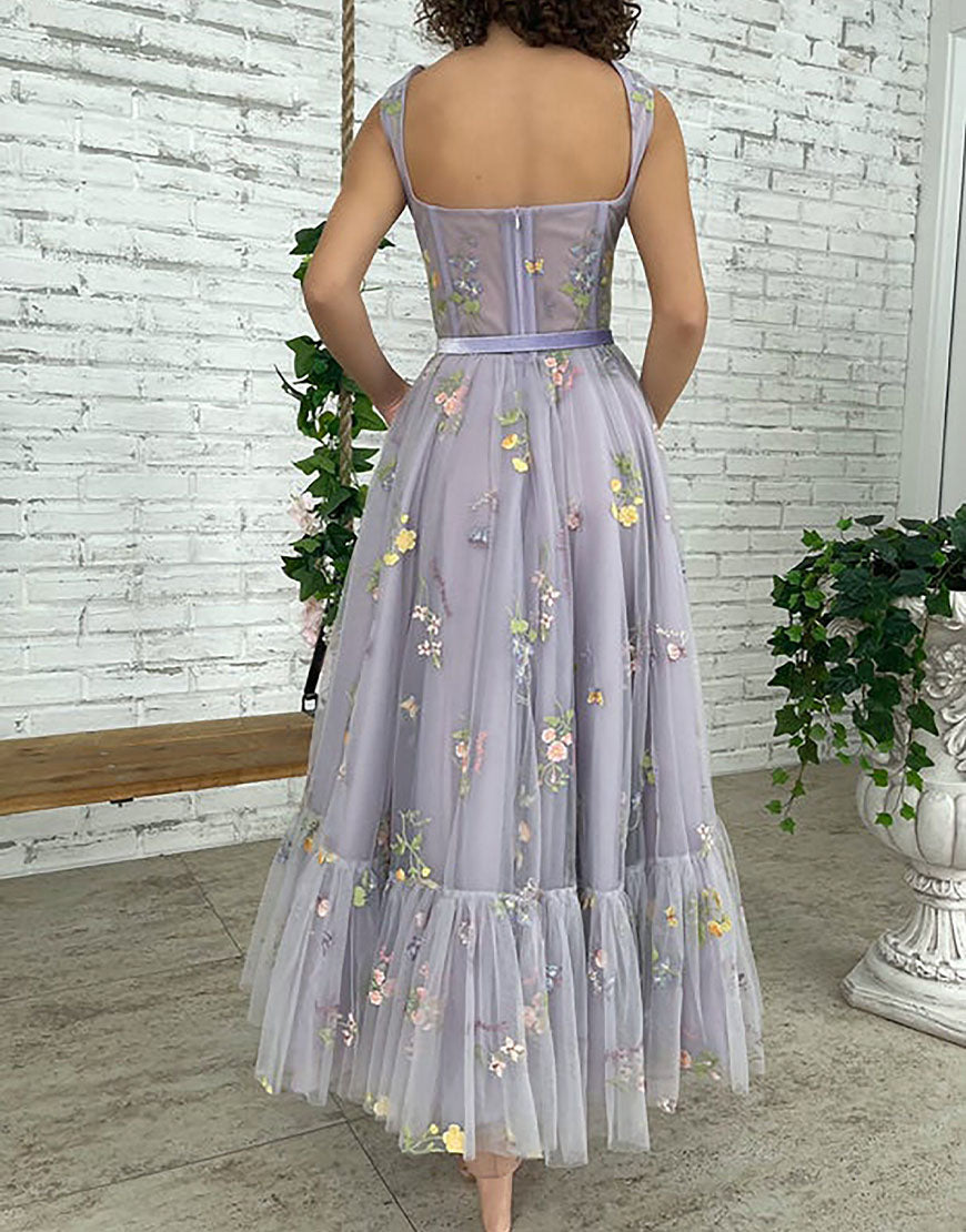 Alicia | A-Linien-Ballkleid aus fliederfarbenem Tüll in Teelänge mit Stickerei